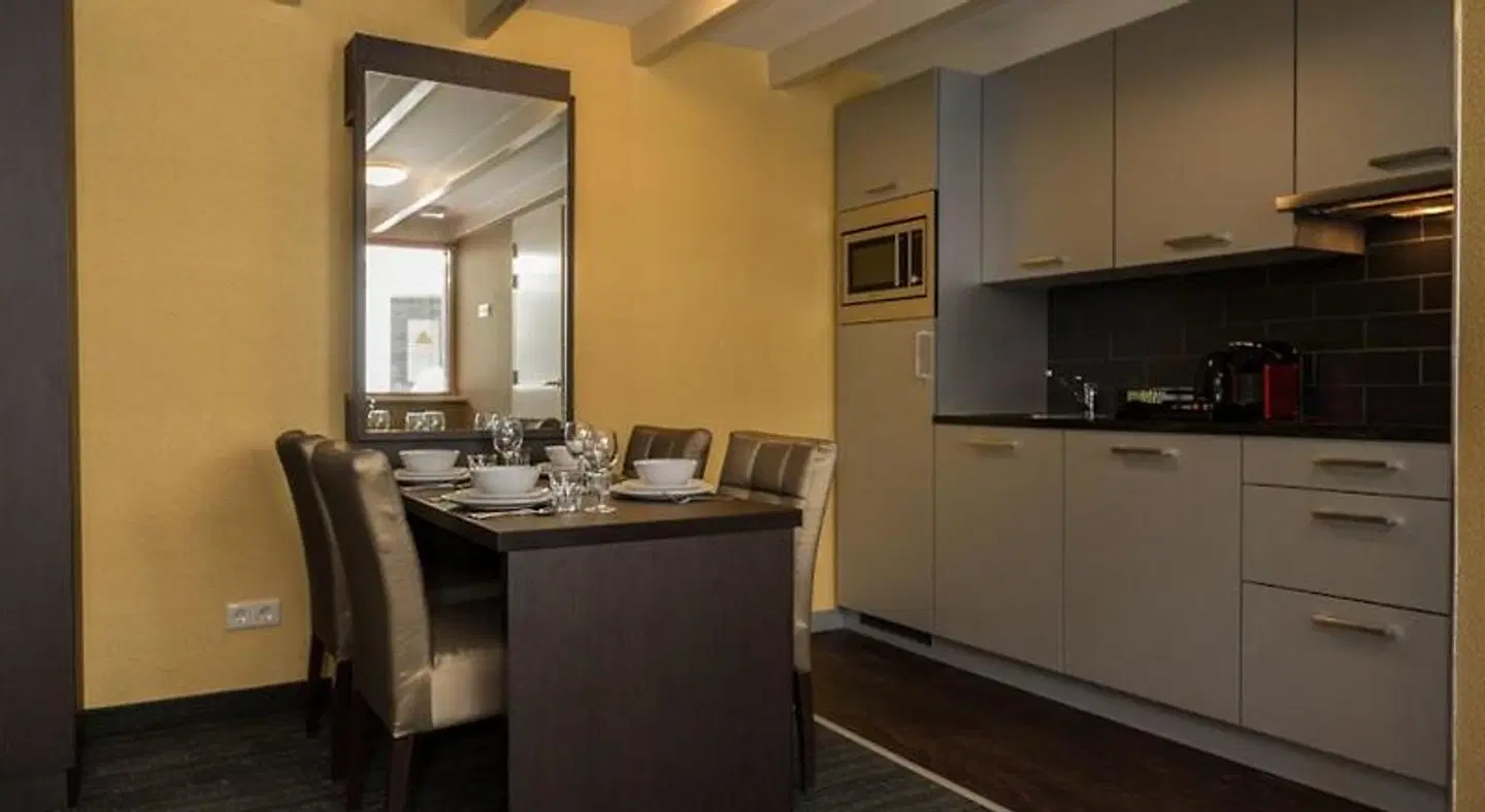 Golden Mansion Apartments Restaurant