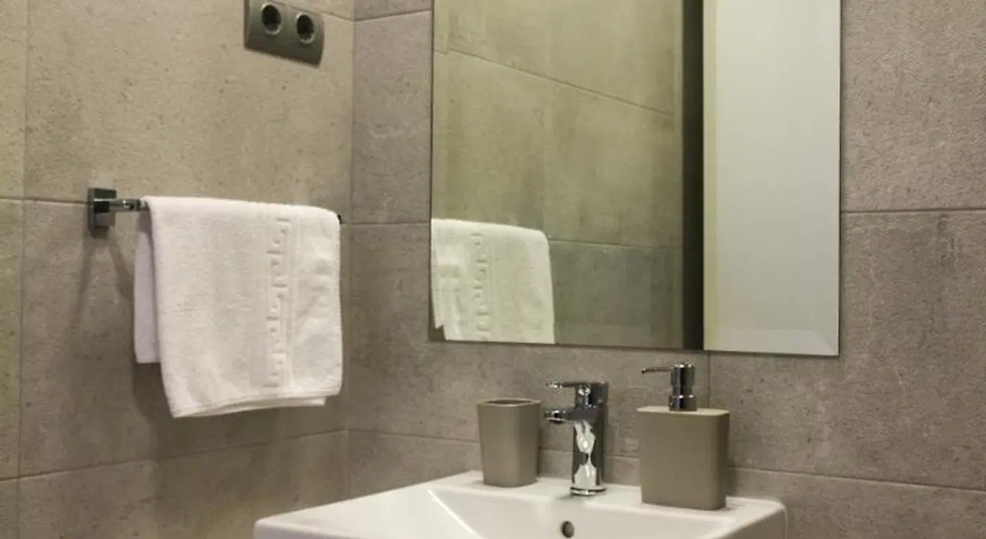 Arenal Suites Gran Vía Badezimmer