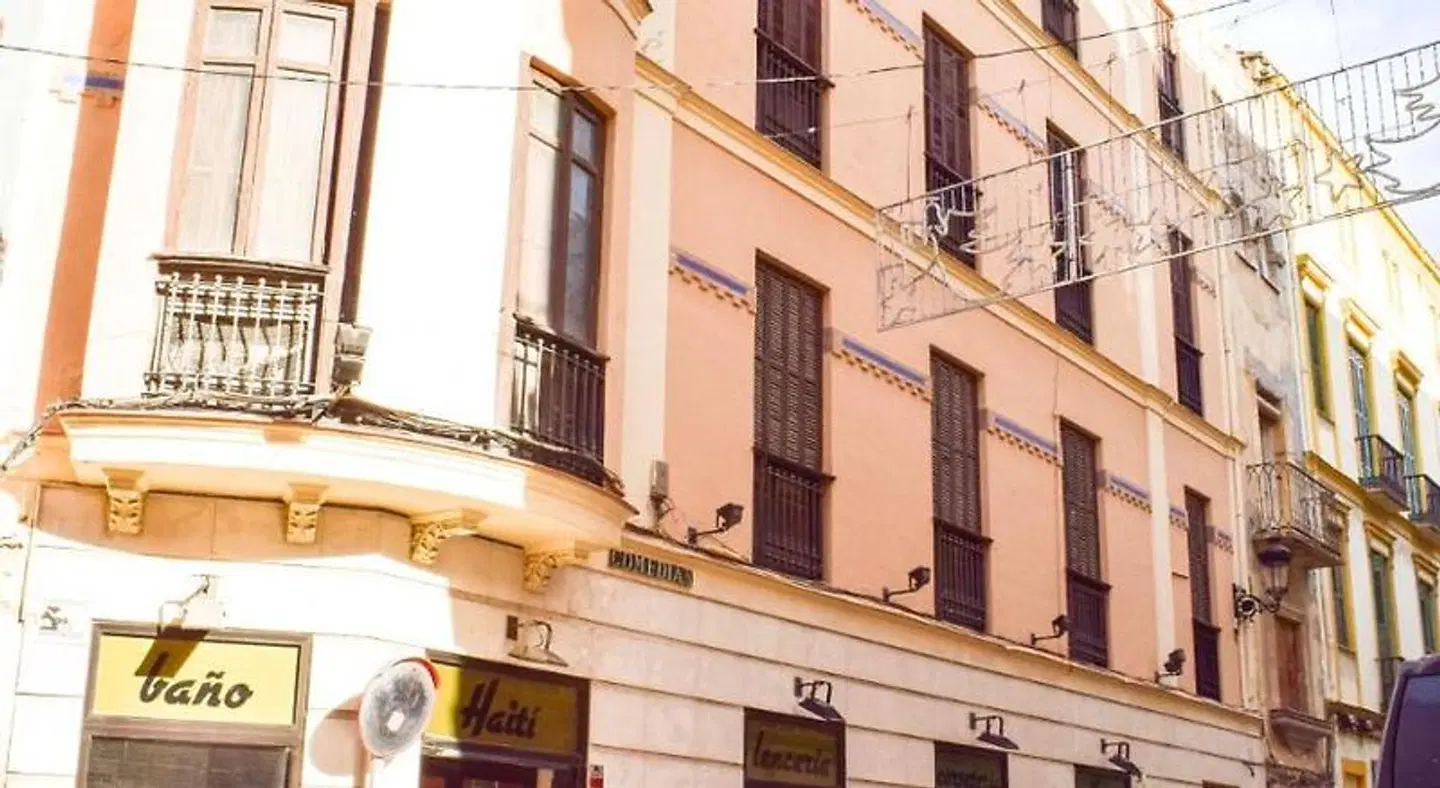 Letmalaga Comedy EXTERIOR