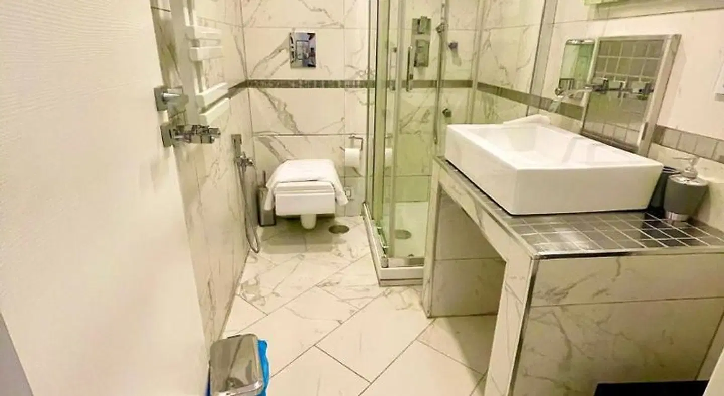 Parisa Suite Badezimmer