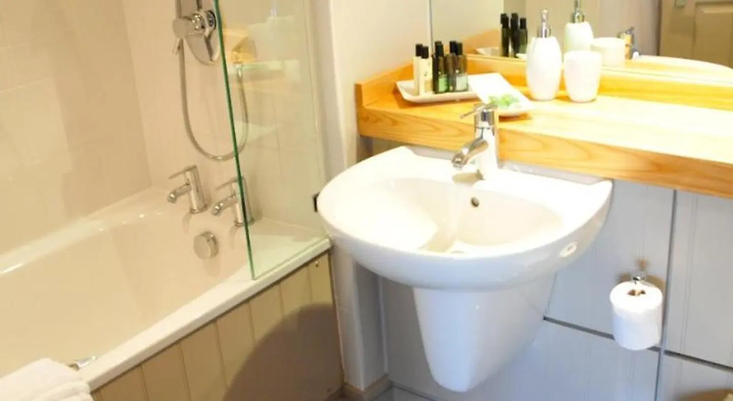 The Rose & Crown Wimbledon Badezimmer
