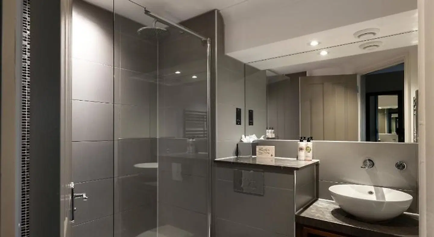 The Rose & Crown Wimbledon Badezimmer