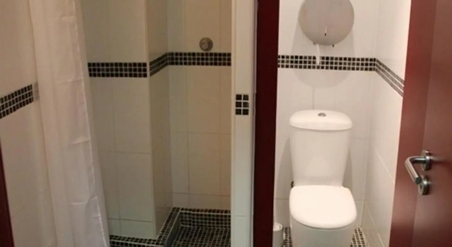 Center Valencia Youth Hostel Badezimmer