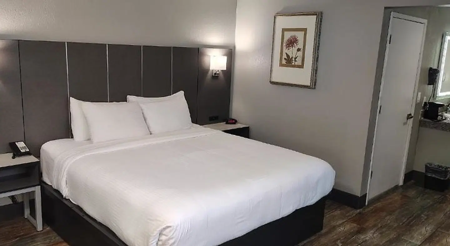 Best Western Anderson Inn ROOM_EXAMPLE