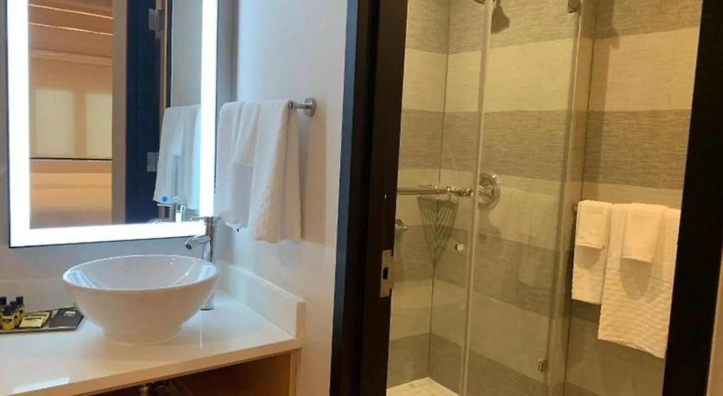 Best Western Plus Soho Hotel Badezimmer