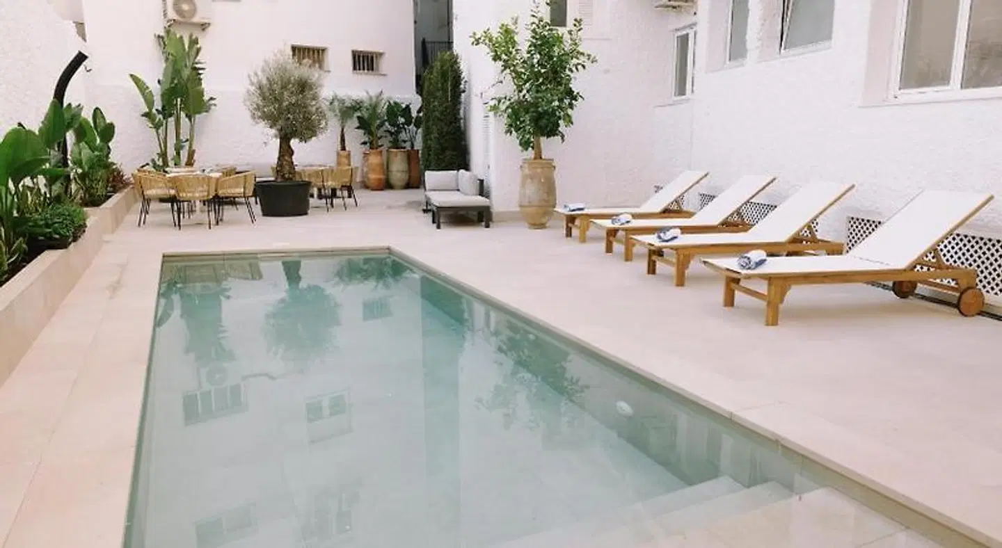 Buendia Suites Hallenbad