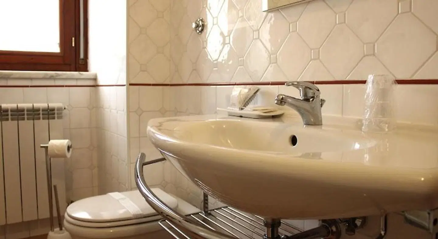 Hotel L'Aquila 99 Badezimmer