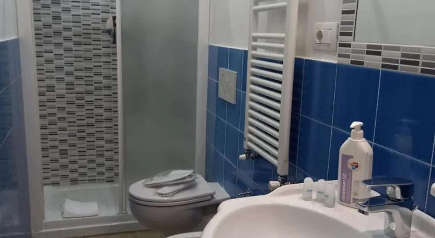 Hotel Tourist House Badezimmer