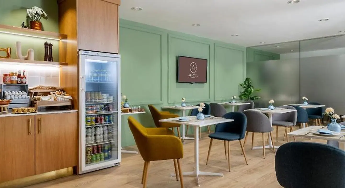 Air Rooms Madrid Airport By Premium Traveller LOUNGE_LOBBY