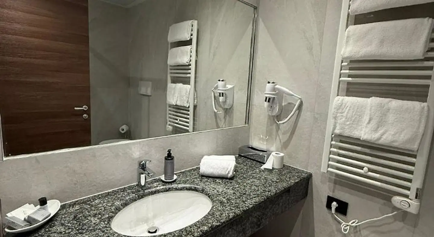 Hotel Giada Viale del Sole Badezimmer