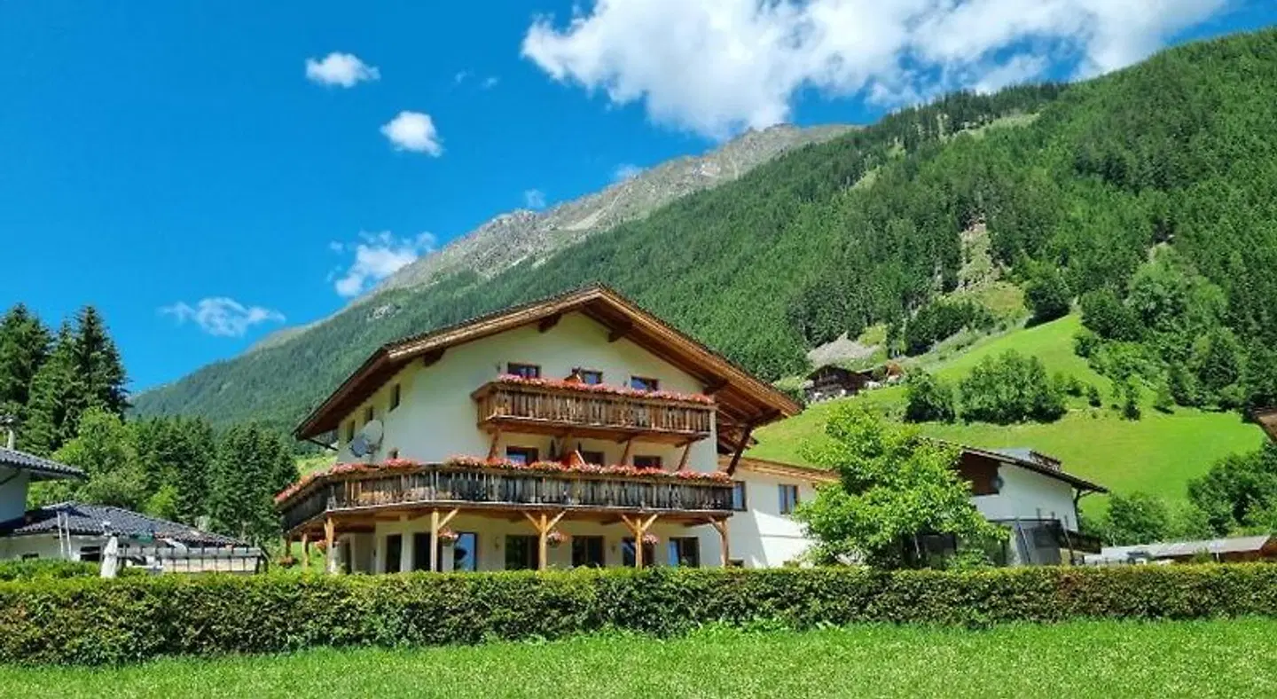 Tyrol Pension EXTERIOR