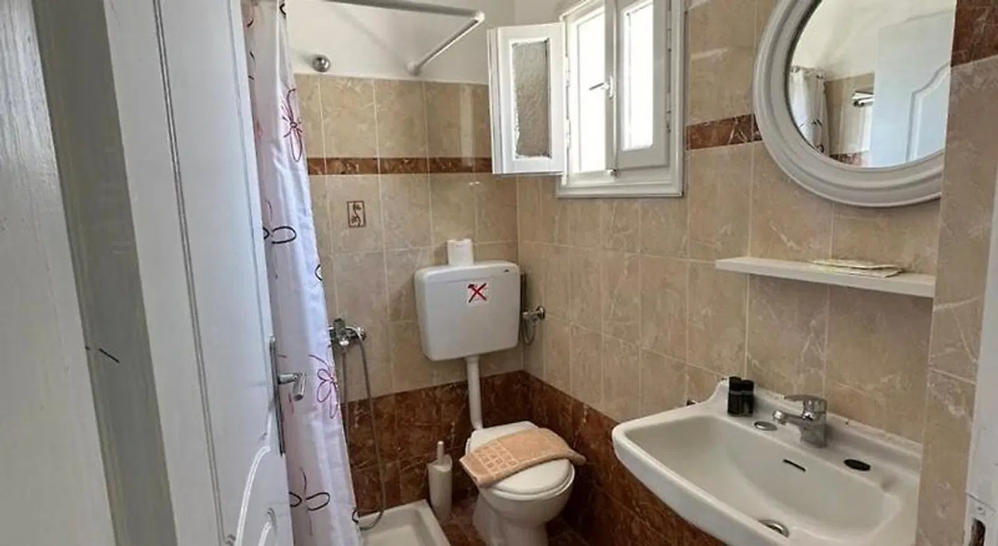 Hotel Thirasia Badezimmer