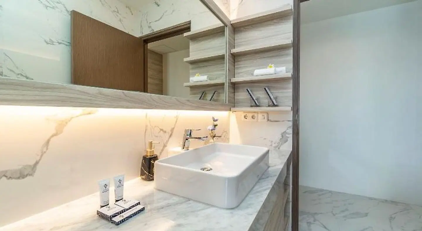 City Of Aventus Hotel Denpasar Badezimmer