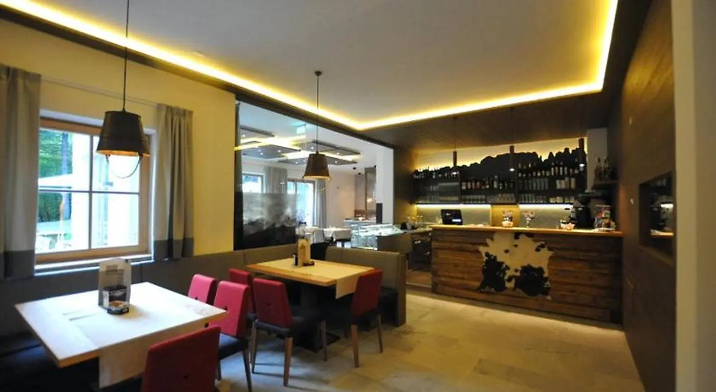 Chalet Tovel - Mountain Lake Restaurant