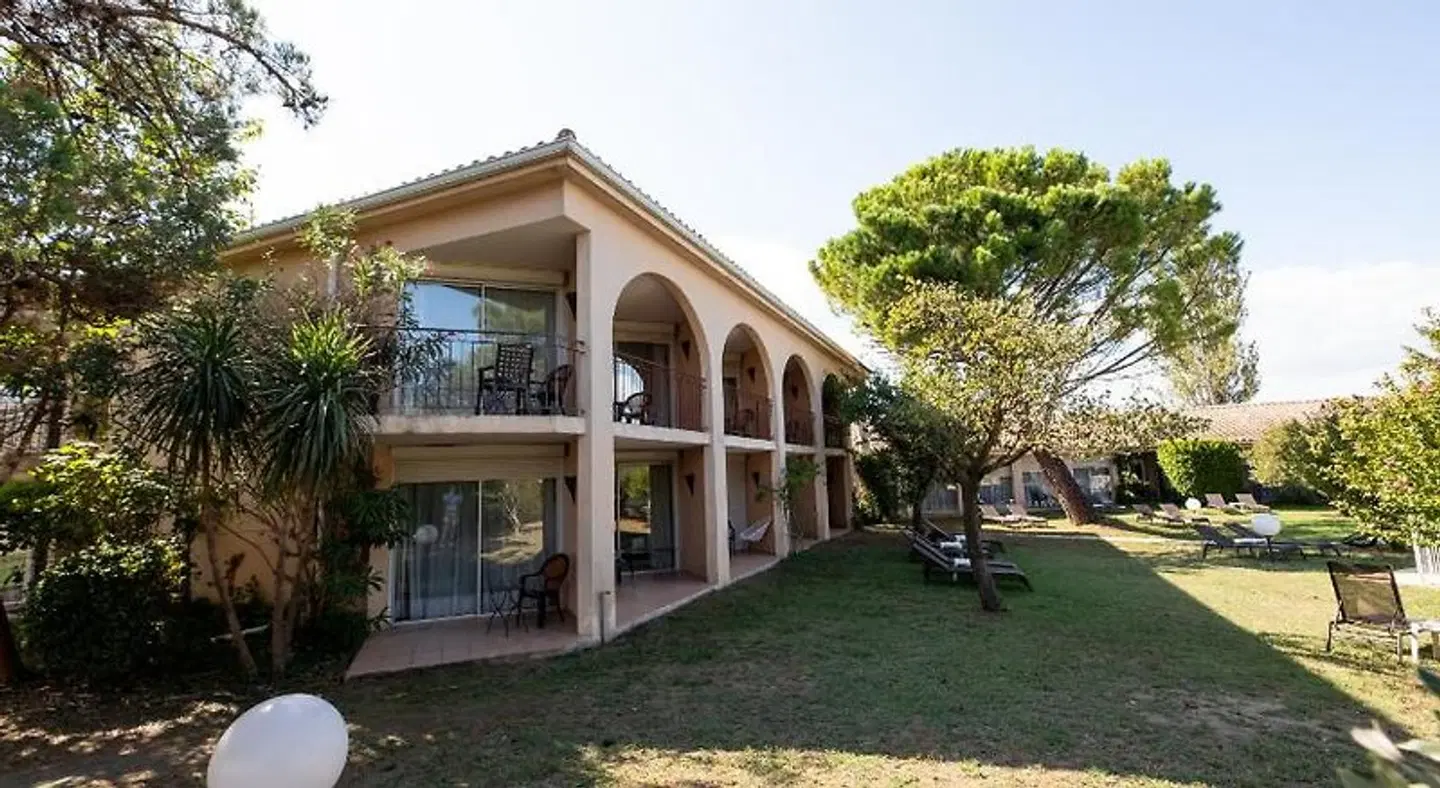 Hôtel Paradou Avignon Sud EXTERIOR
