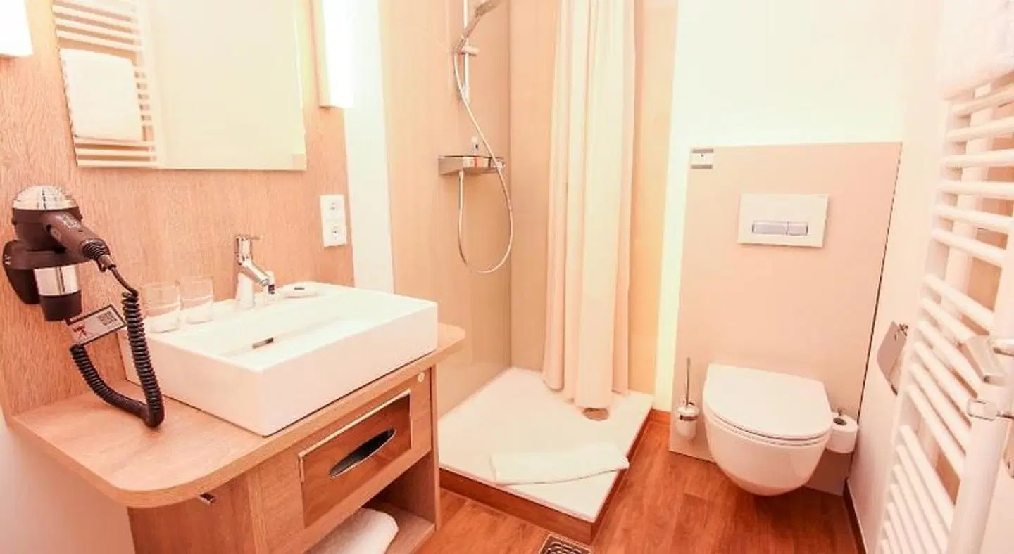 Hotel Ohlendorfs Gasthaus Badezimmer