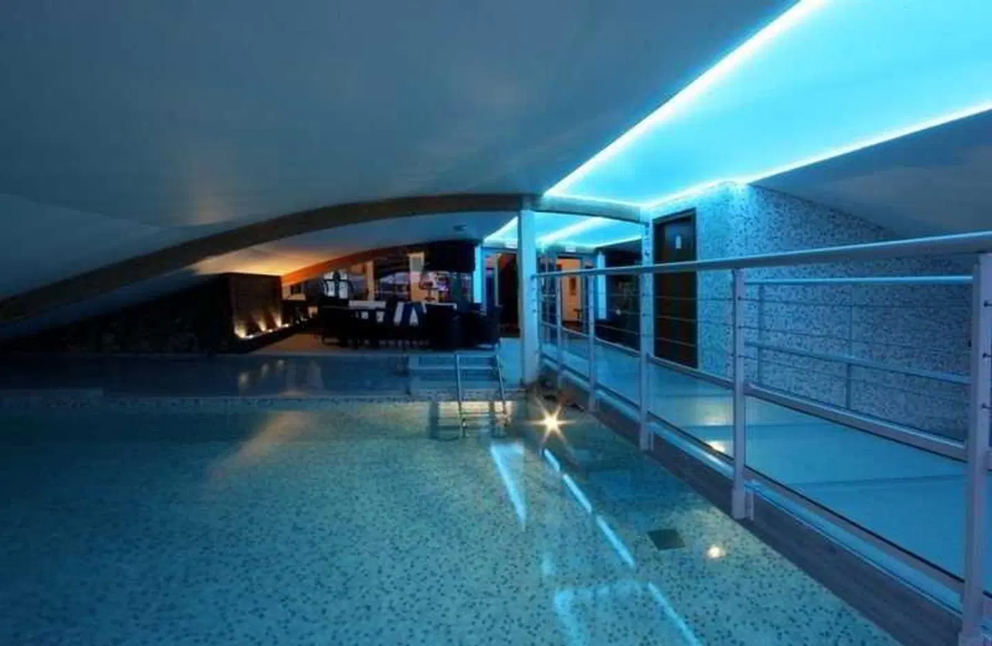 Goldstar Resort & Suites Hallenbad