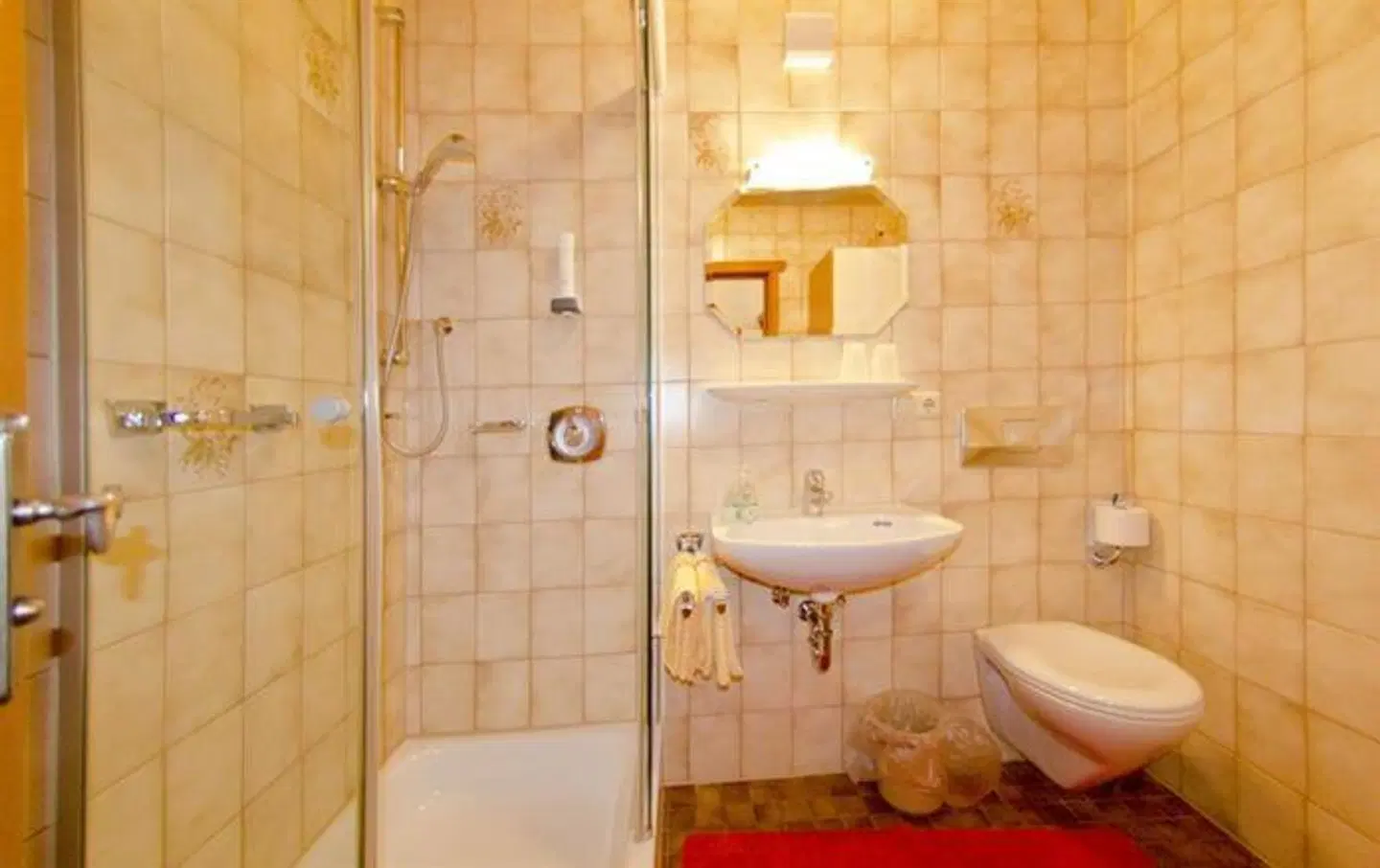 Gasthof & Pension Neuwirt Badezimmer