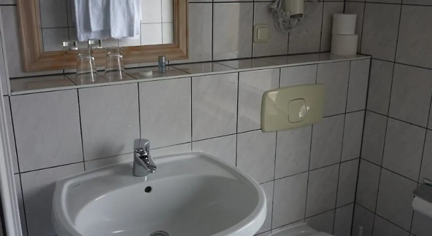 Hotel am Bahnhof Badezimmer