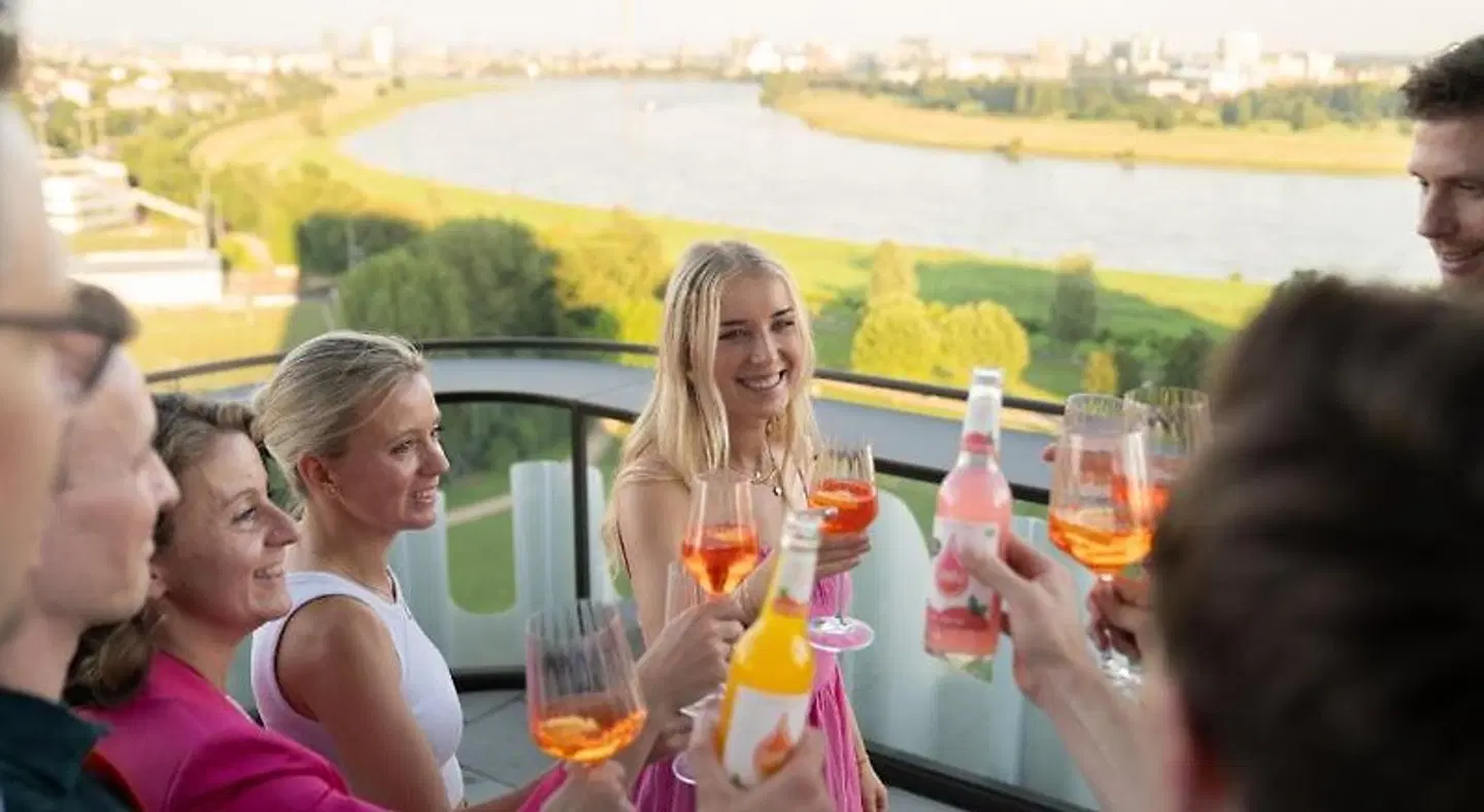 The Zipper Hotel und Apartments PEOPLE
