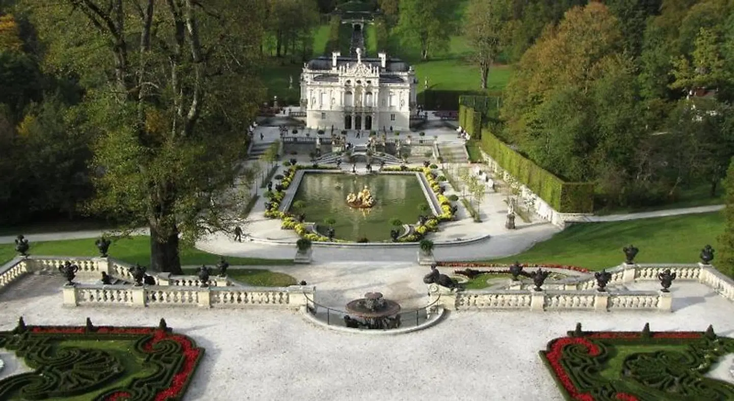 Post EXTERIOR