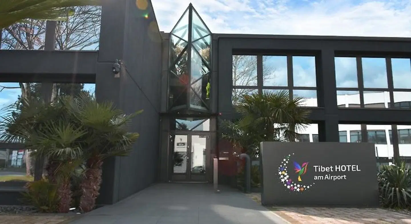 Tibet Hotel am Airport EXTERIOR