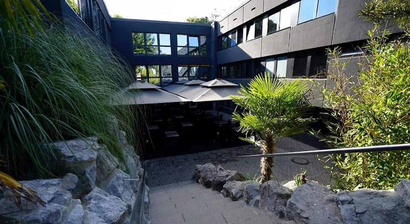 Tibet Hotel am Airport EXTERIOR