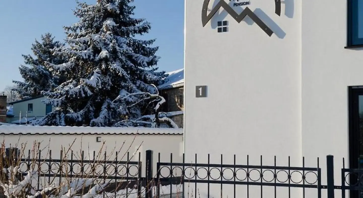 Glindower Alpen Pension Terrasse