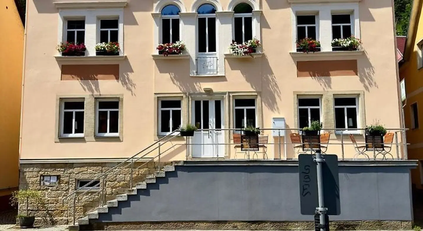 Sigl's EXTERIOR