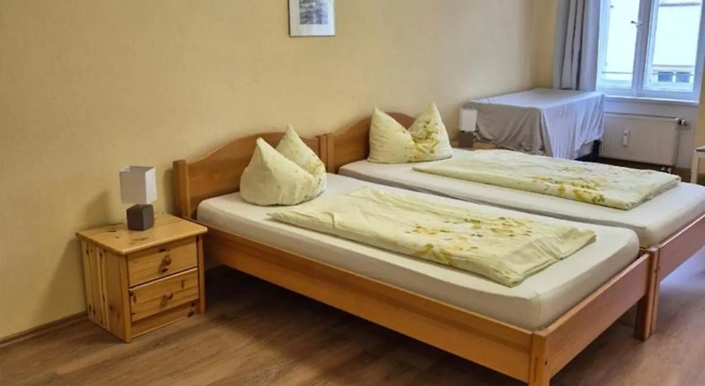 Gina ROOM_EXAMPLE