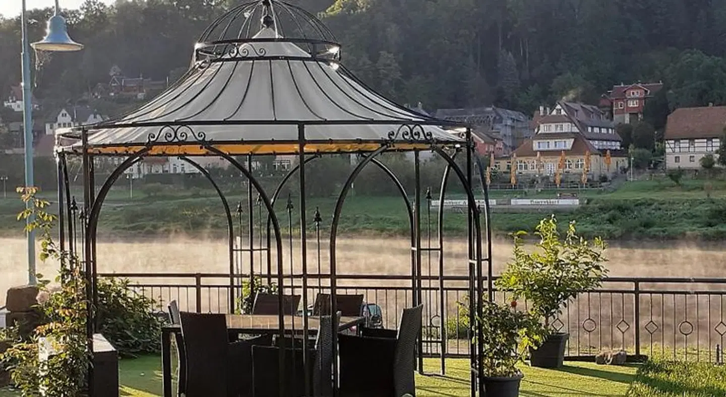 Dampfschiffhotel Terrasse