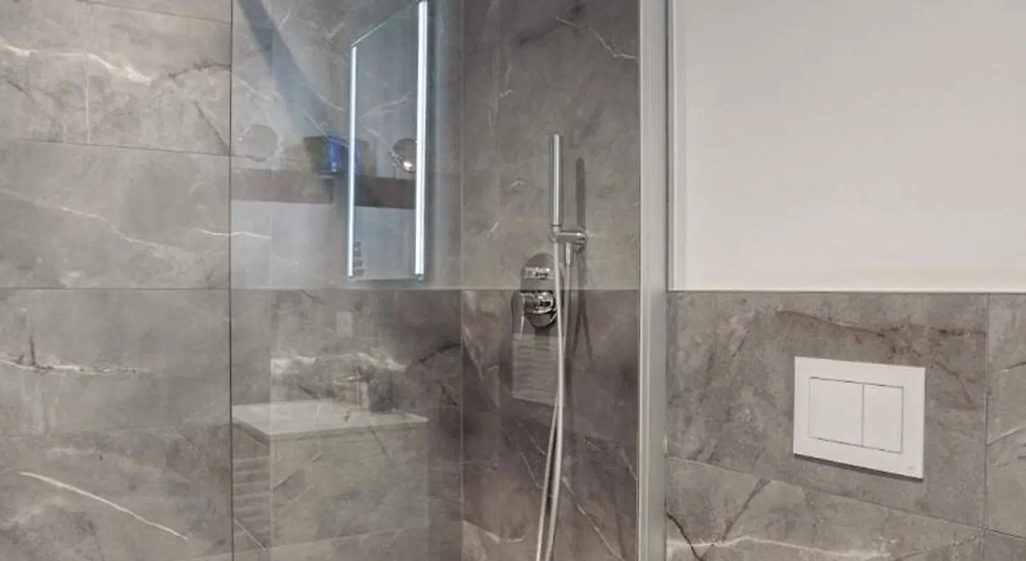 Limehome Zwickau Hauptmarkt Badezimmer