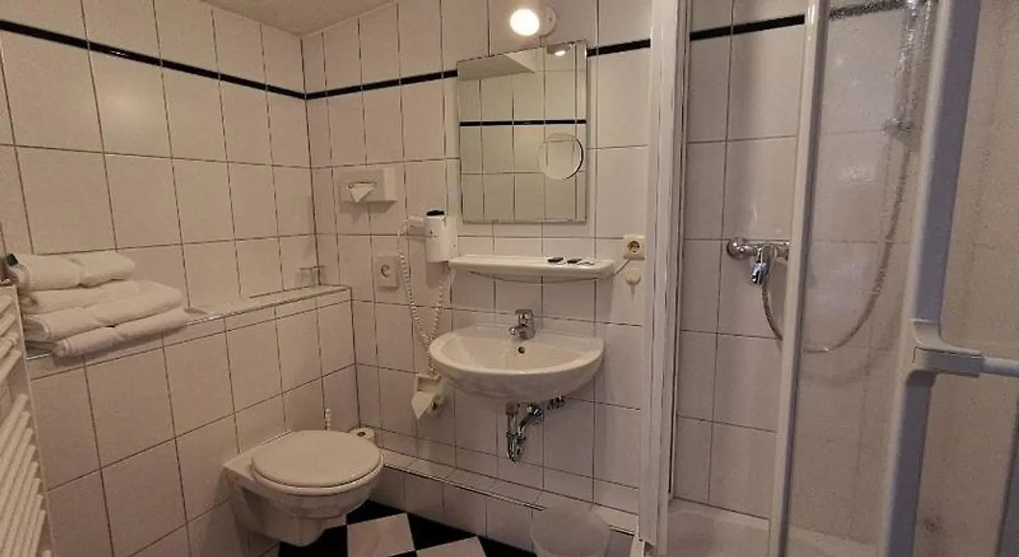 Dorflinde Badezimmer