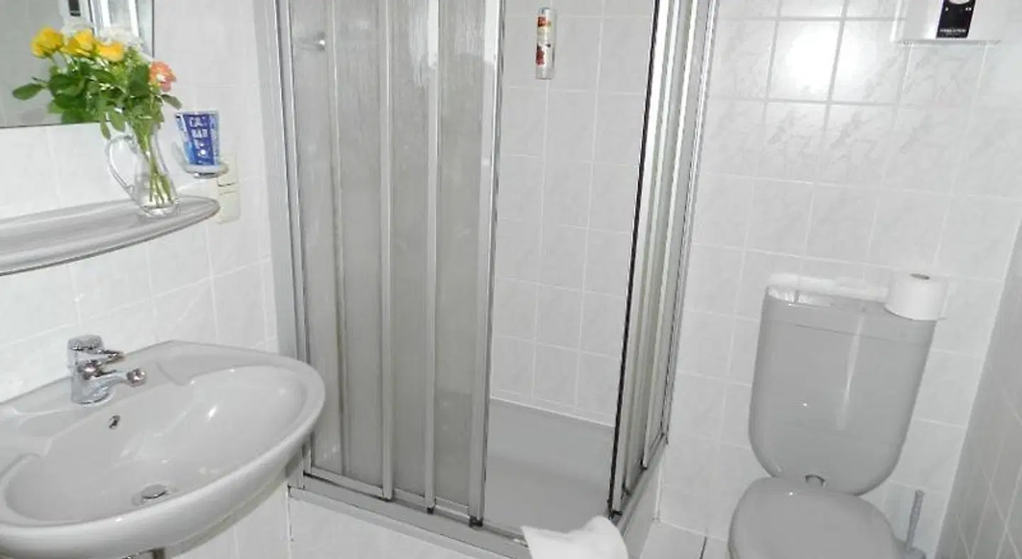 Weingut - Pension Stassen Badezimmer