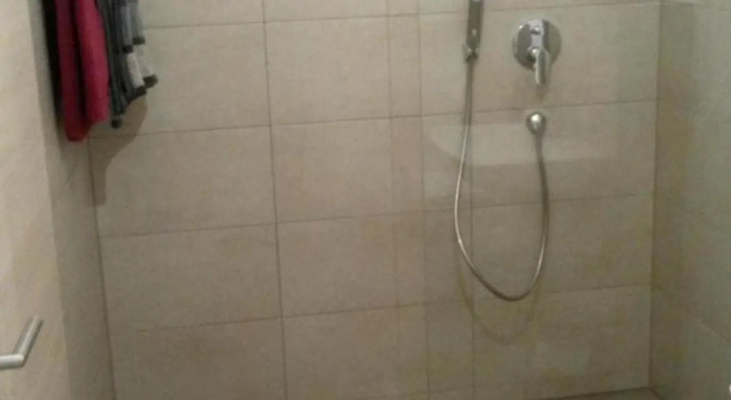Gutunterdachgebracht Badezimmer