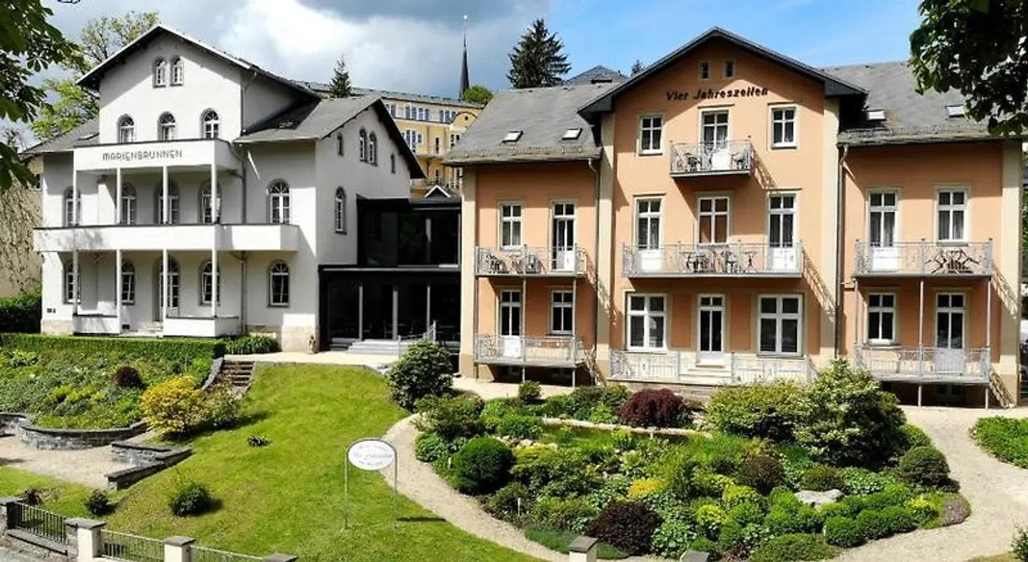 Vier Jahreszeiten EXTERIOR