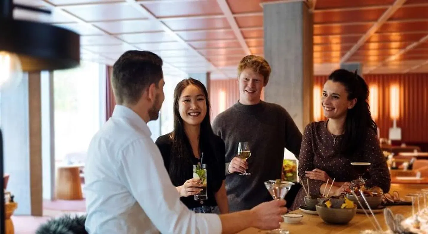 Hyatt Place Zurich Airport The Circle PEOPLE