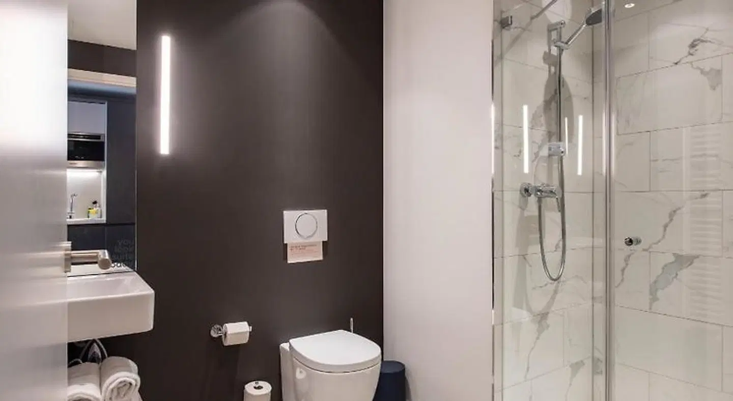 limehome Dusseldorf Stresemannstraße - Digital Access Badezimmer