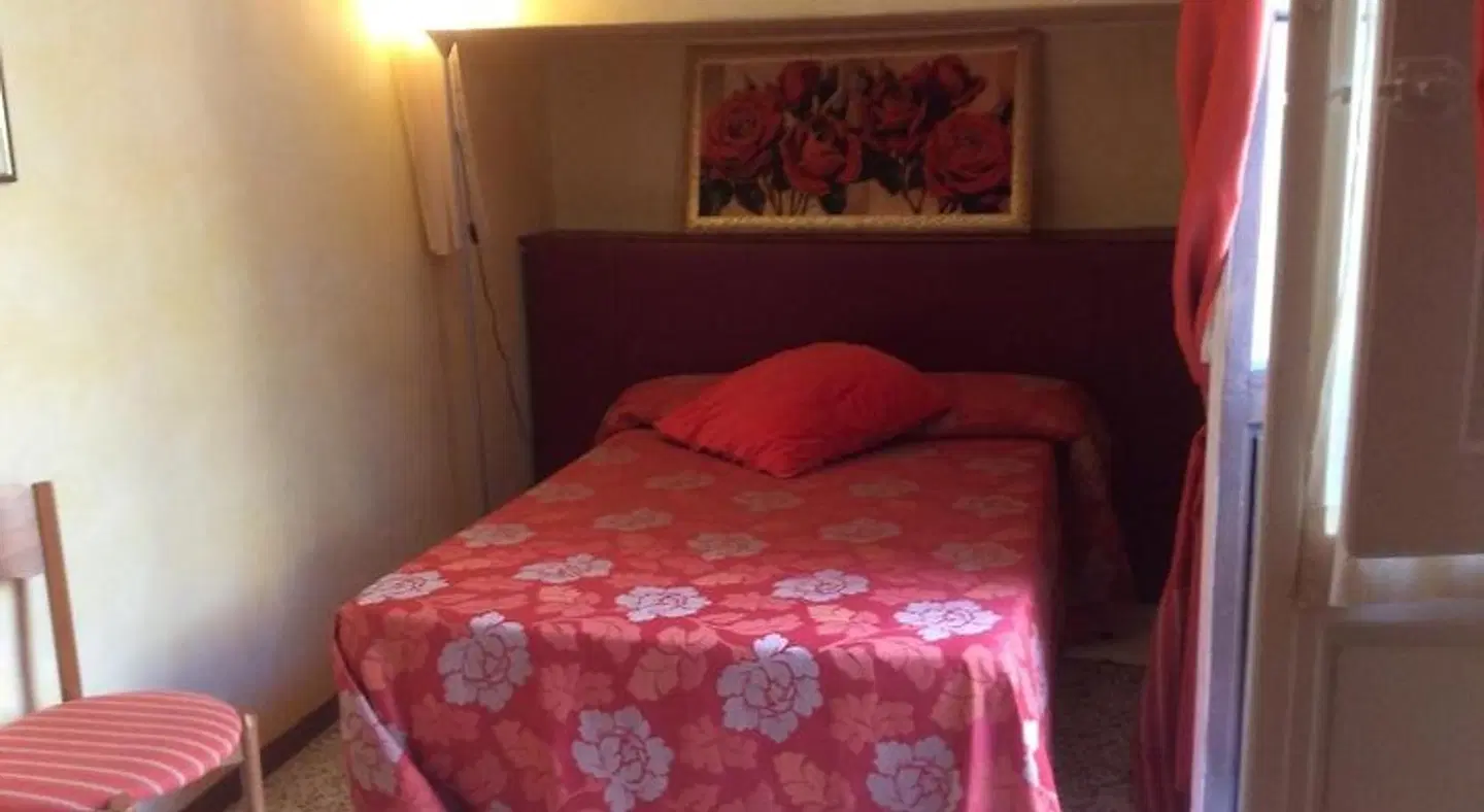 Hotel Tourist House ROOM_EXAMPLE
