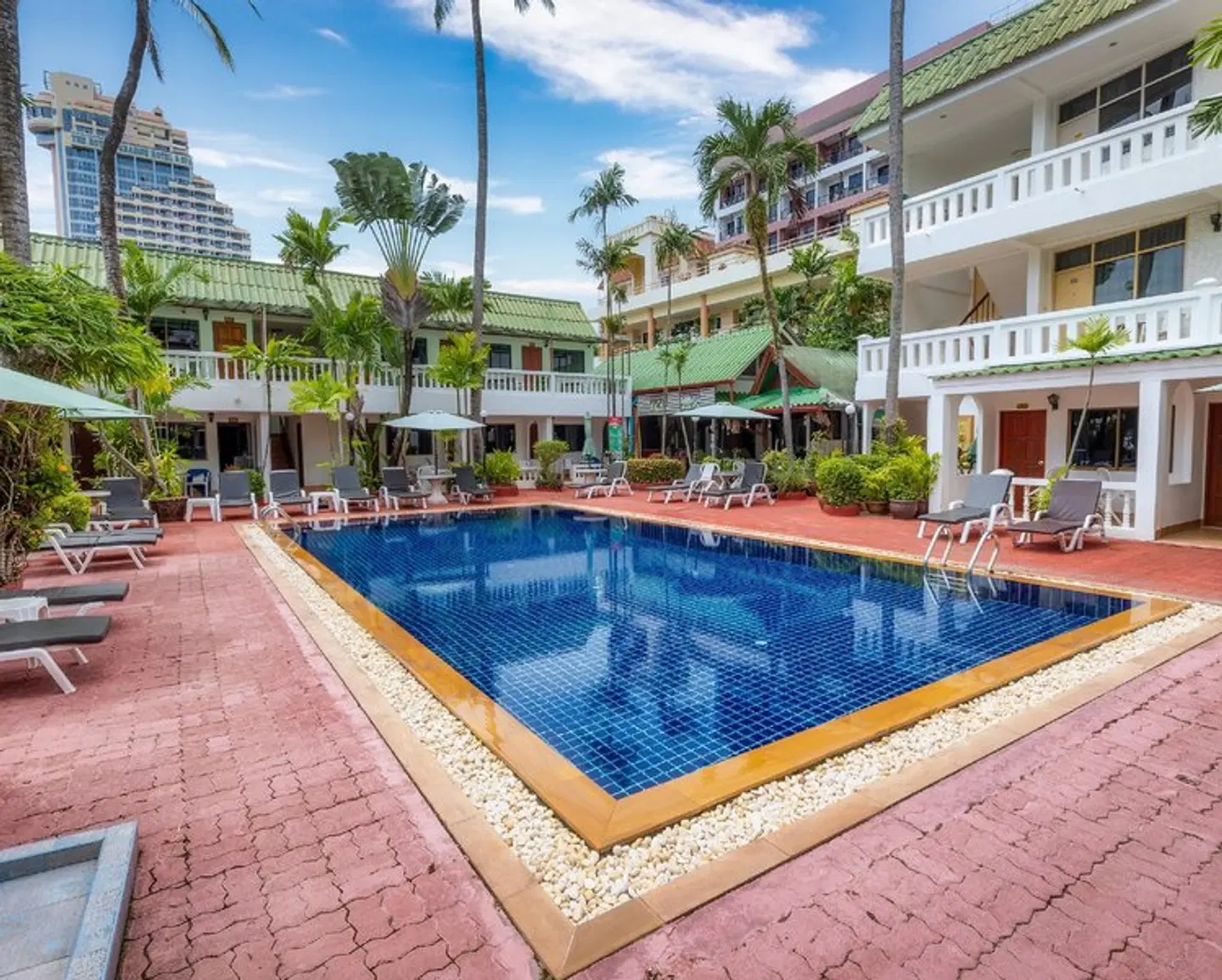 Expat Hotel OUTDOOR_POOL