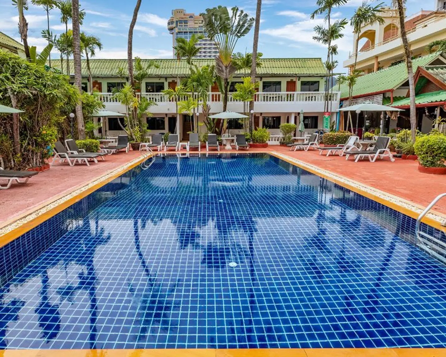 Expat Hotel OUTDOOR_POOL