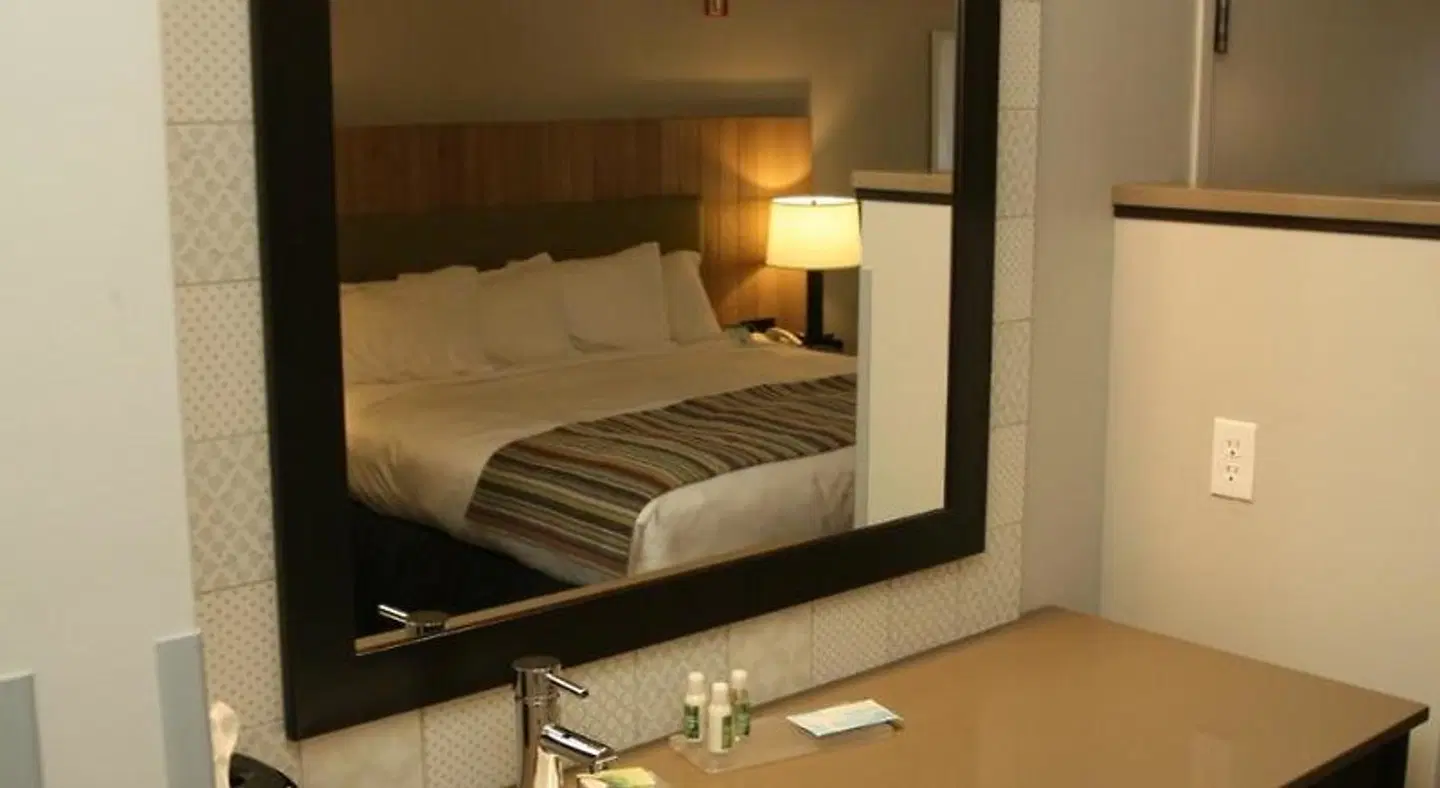 Country Inn & Suites by Radisson, Prineville, OR ROOM_EXAMPLE
