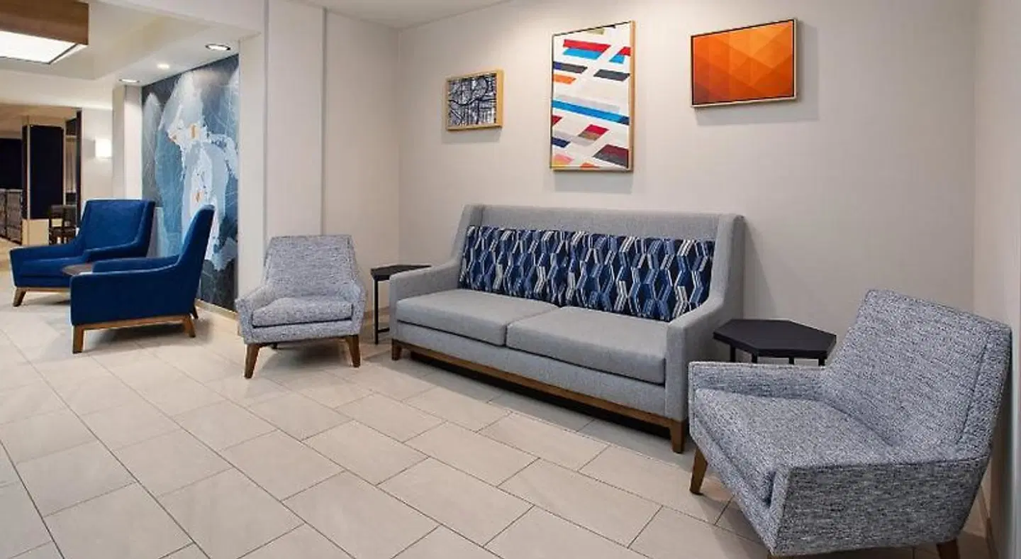 Holiday Inn Express & Suites Grand Rapids-North by IHG ROOM_EXAMPLE