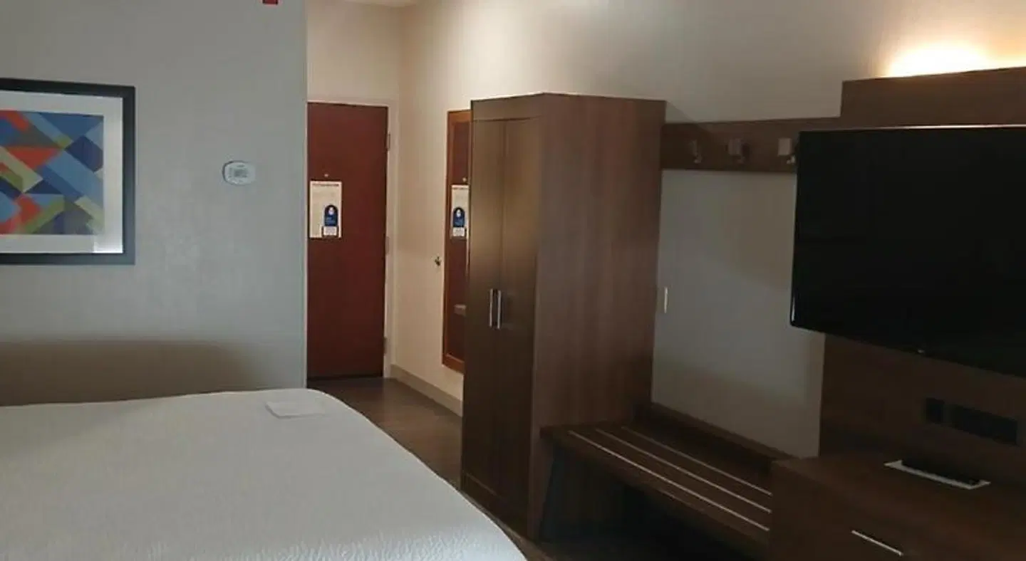 Holiday Inn Express & Suites Anniston/Oxford by IHG ROOM_EXAMPLE
