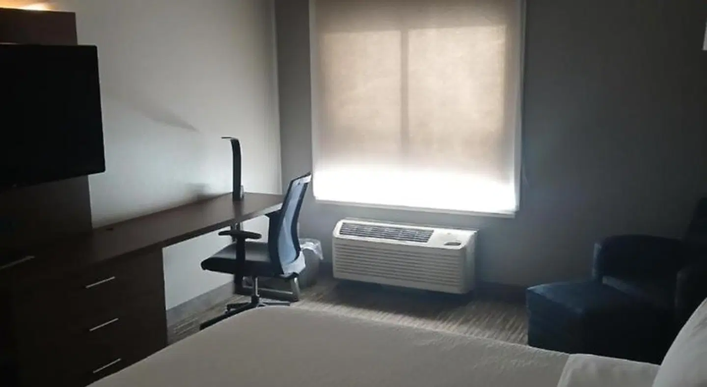 Holiday Inn Express & Suites Anniston/Oxford by IHG ROOM_EXAMPLE