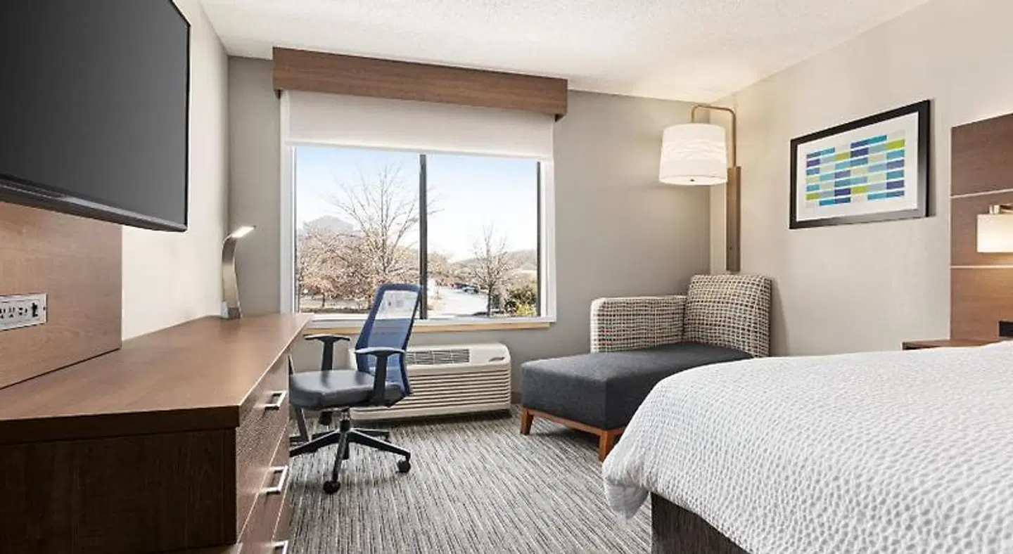 Holiday Inn Express & Suites Anniston/Oxford by IHG ROOM_EXAMPLE