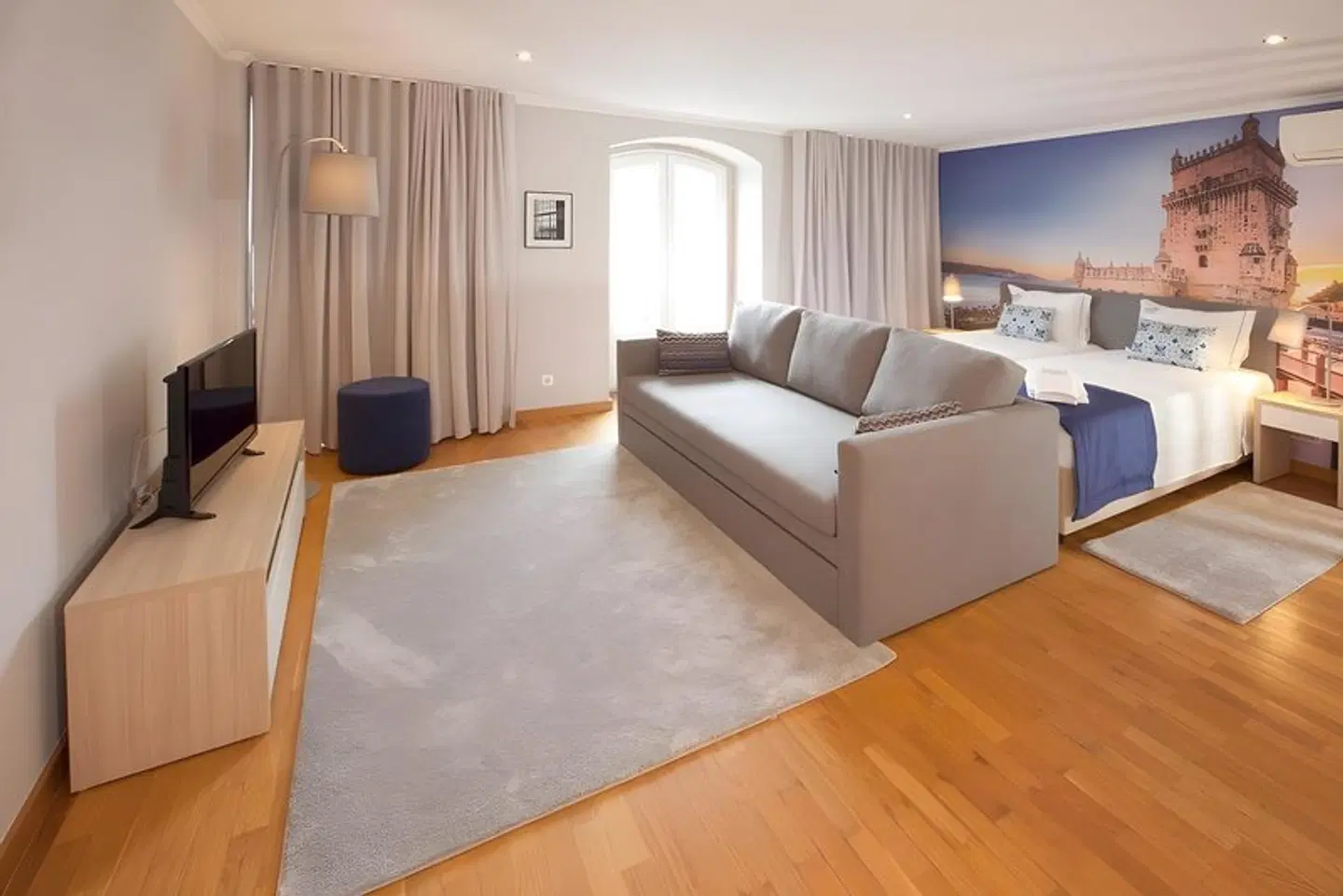 Famous Crows ROOM_EXAMPLE