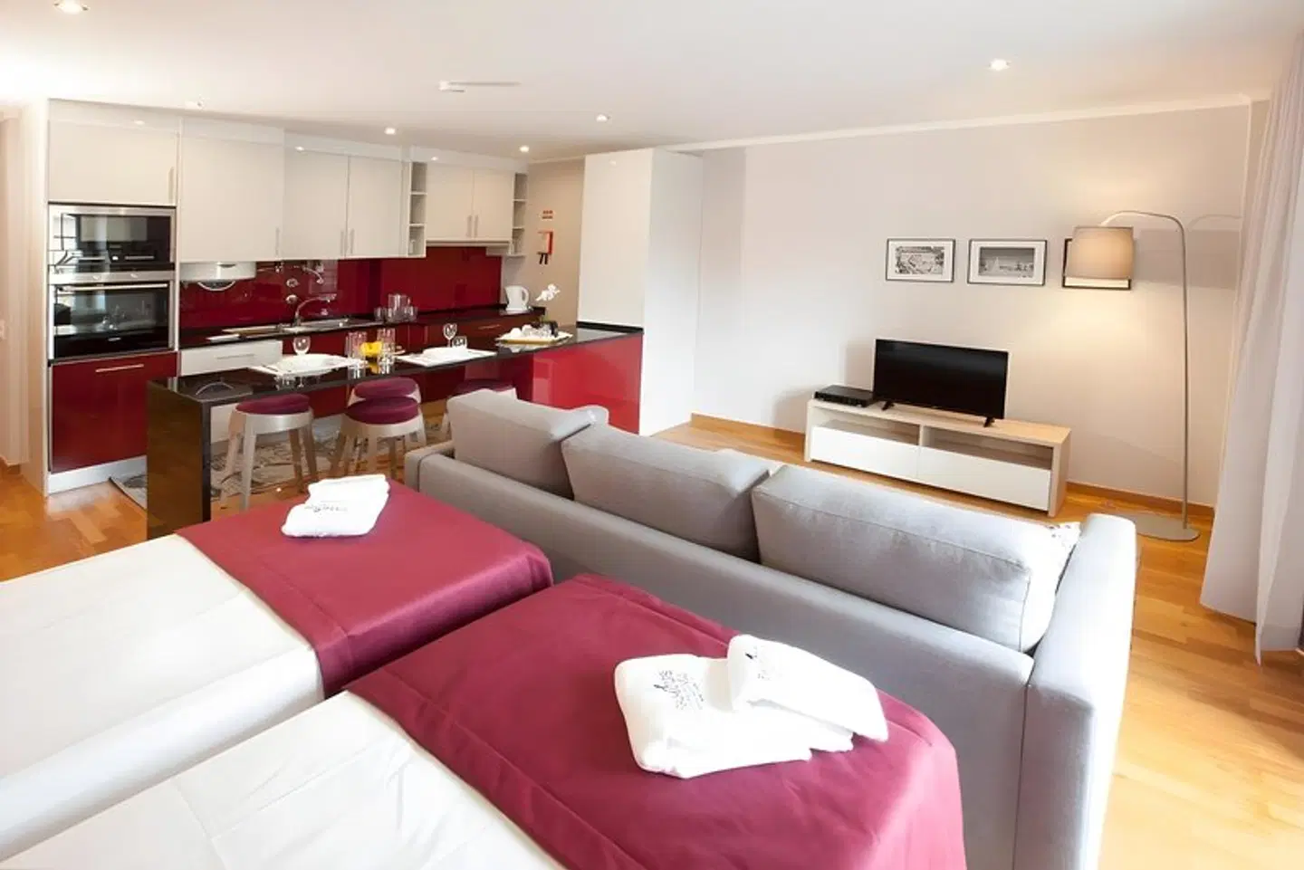 Famous Crows ROOM_EXAMPLE