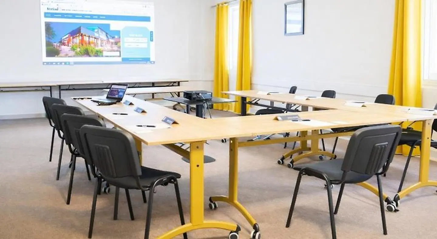 Kyriad Clermont Ferrand Nord - Riom Konferenz