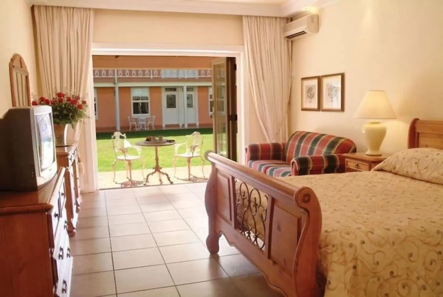 Sica's Guest House ROOM_EXAMPLE